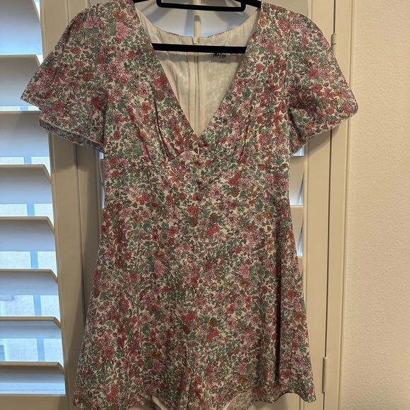 NO LONGER SOLD ON PRINCESS POLLY🚨🚨pink floral romper size 4 never worn - Picture 2 of 6